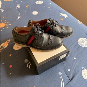 Boys Gucci shoes in good condition just to small boys size 33